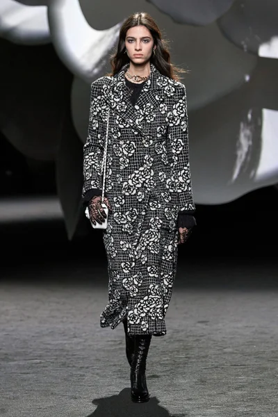 Look 1